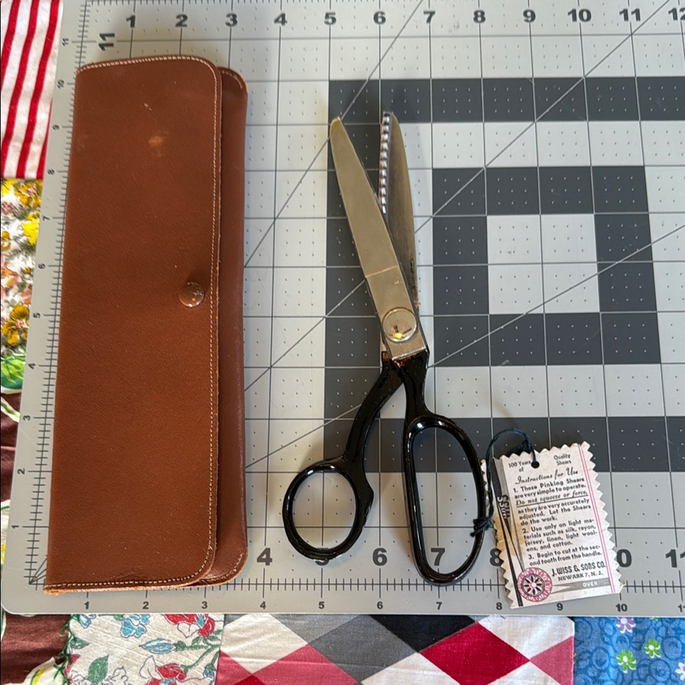 Vintage Wiss Pinking Shears with Leather Case, Tags & Insert – Made in USA